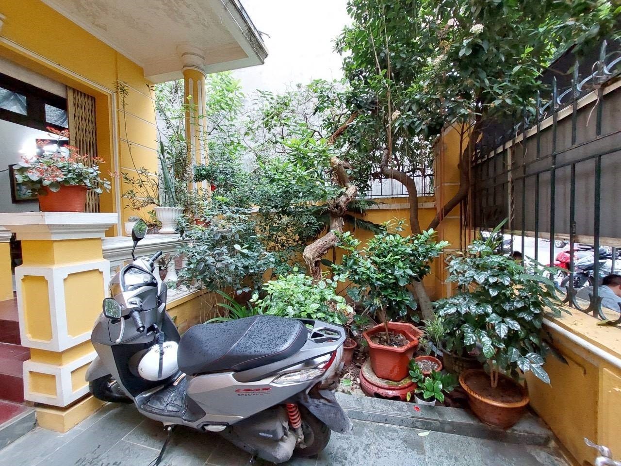 Cho Thuê nhà ngõ kinh doanh phố Hoàng Quốc Việt, Cầu Giấy- Sân rộng