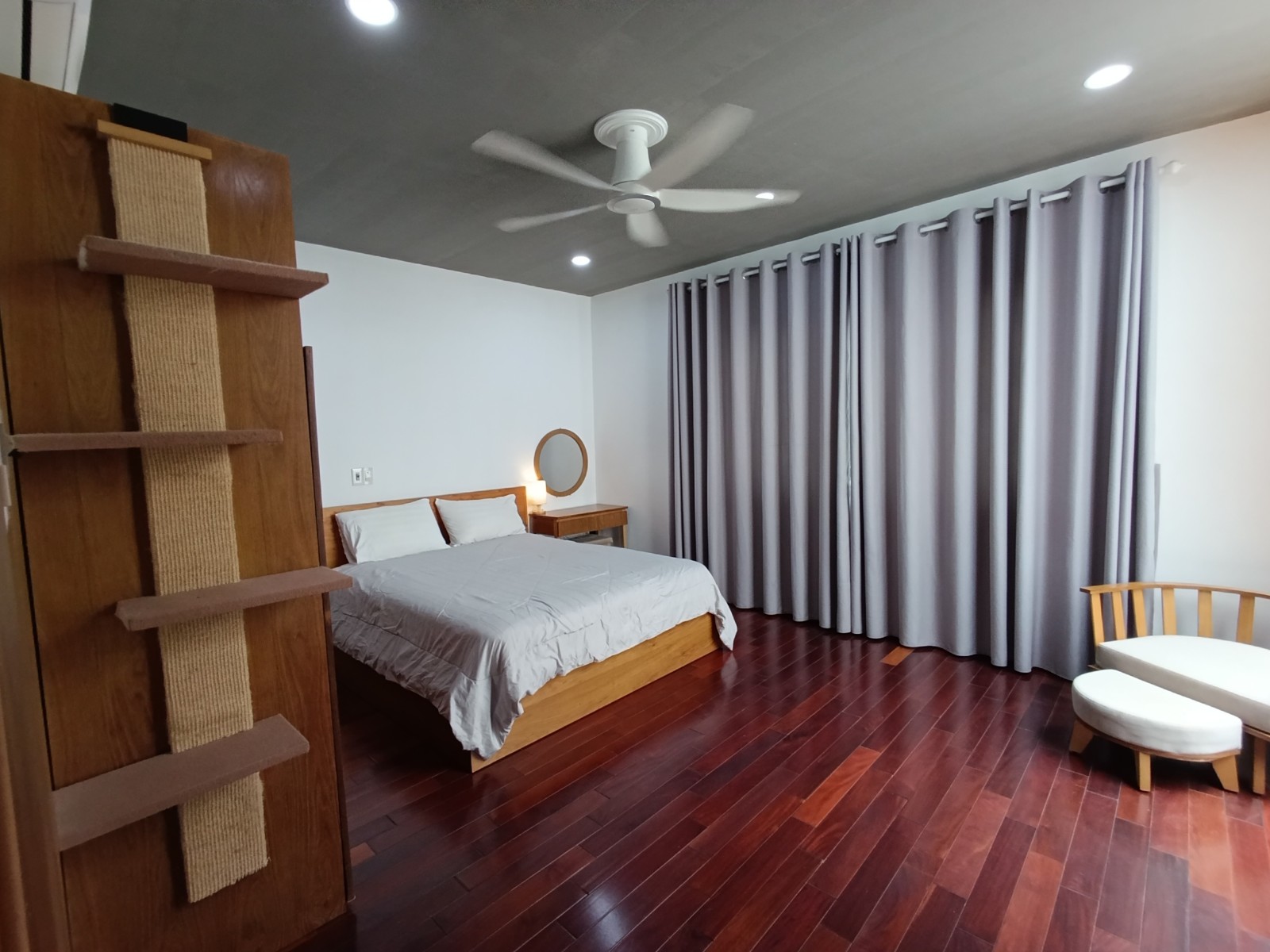 Bán toà căn hộ thang máy, mặt tiền Nguyễn Hiến Lê, Hoà Xuấn, 10m2, 4 tầng, 7,5 tỷ