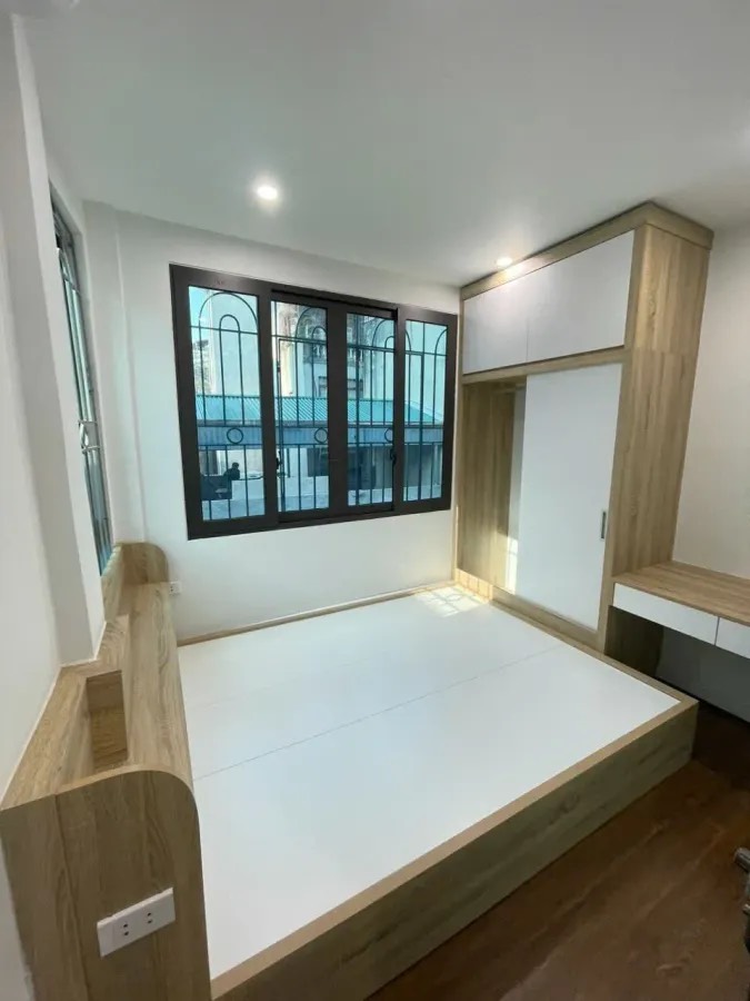 CHỈ 2,8 TỶ CÓ NHÀ MẶT PHỐ HÀNG CHÁO, ĐỐNG ĐA, 5 TẦNG, NHÀ ĐẸP Ở NGAY