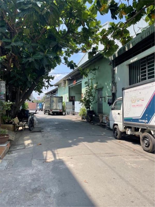 Cần tiền gấp bán nhà Hương Lộ 2,Bình Tân, 3 tầng, 4x20,hẻm xe hơi vào nhà, giá nhỉnh 5 tỷ xíu