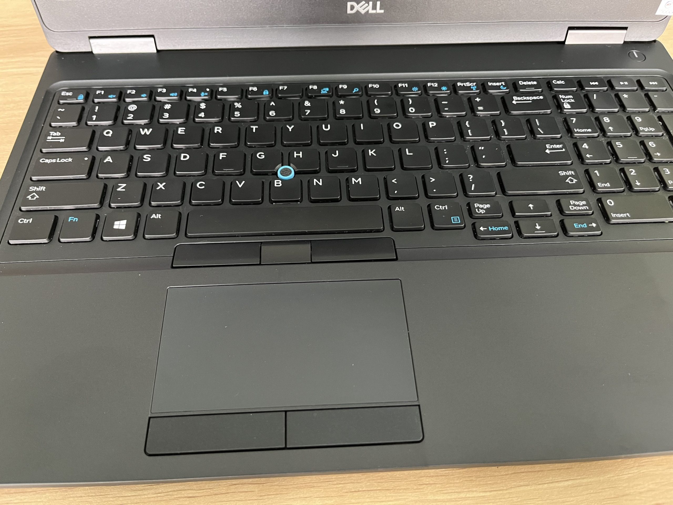 Laptop gaming Dell preciscion 3530 i7 gen 8th, ram 8g, ssd 256g, card màn hình 4g + 4g chạy song song, màn hình 15.6