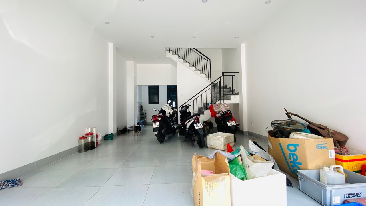 Cho thuê nhà 2 lầu mới đẹp, Mặt tiền Phạm Văn Thuận gần Vincom chỉ 20tr/tháng