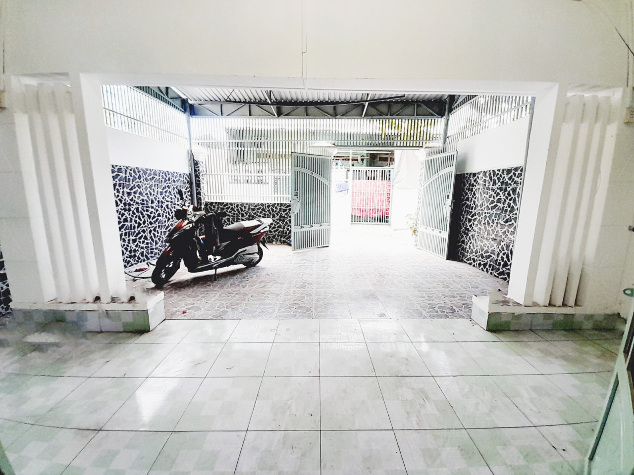 Bán nhà hiệp Bình Chánh, 2 mặt tiền, HXH, Dt: 91m2, Giá : 5.x tỷ.