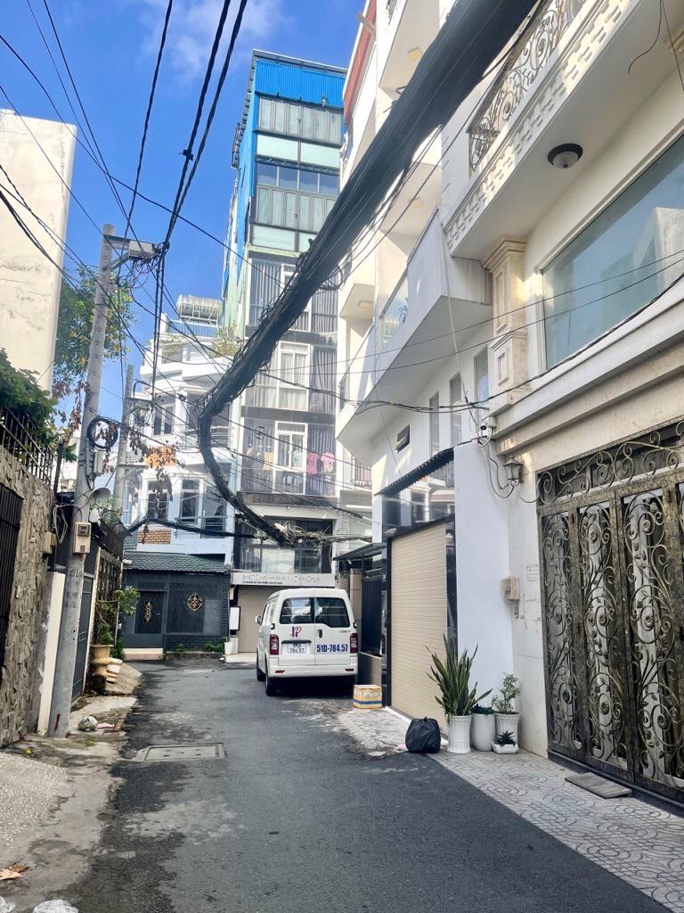 NHÀ SÁT BÊN HXH HOÀNG HOA THÁM-44M2-3PN-DỌN VÀO Ở NGAY-NHỈNH 5 TỶ.