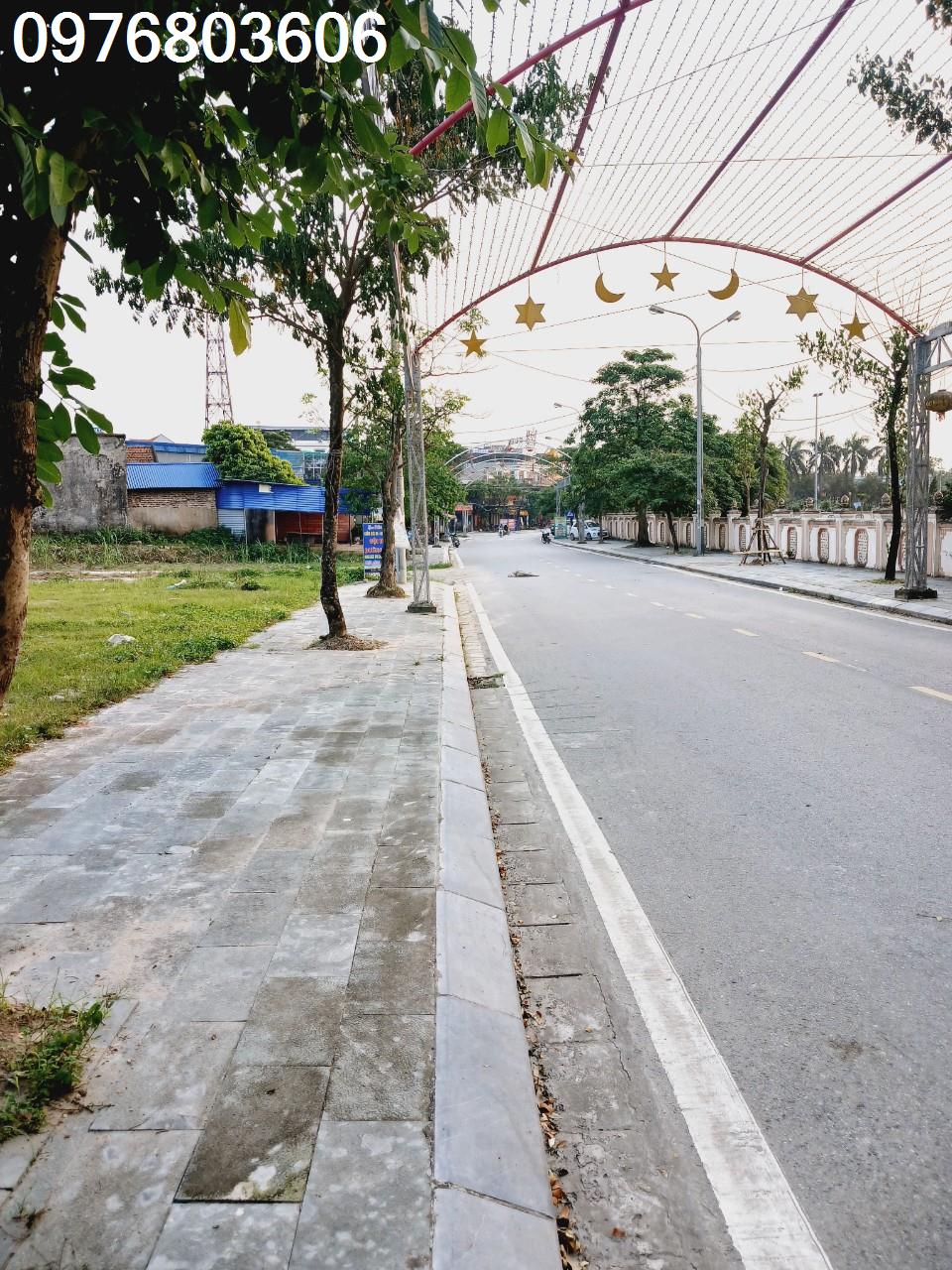 CỰC HIẾM : MẶT PHỐ ĐI BỘ trước mặt quảng trường cũ phổ yên duy nhất 1 lô đất rông hơn 1000m full thổ cư giá chưa đến