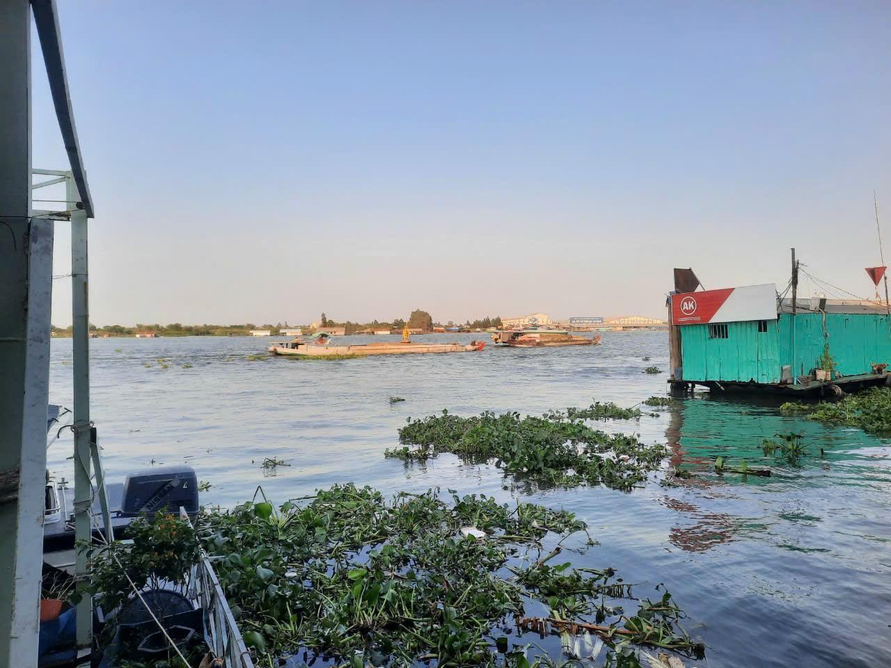 ĐẤT NHÀ VƯỜN BẾN LỨC DT 2500mv, đất cao ráo đã rào cọc xung quanh, 3 mặt tiền chỉ 3,15 tỉ