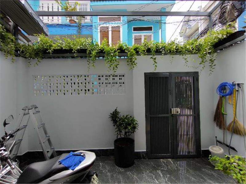 Bán nhà đẹp đường Lê Văn Quới, Bình Tân, , 2tầng, 5x12, hẻm xe hơi đậu cửa, giá chỉ 4tỷ6