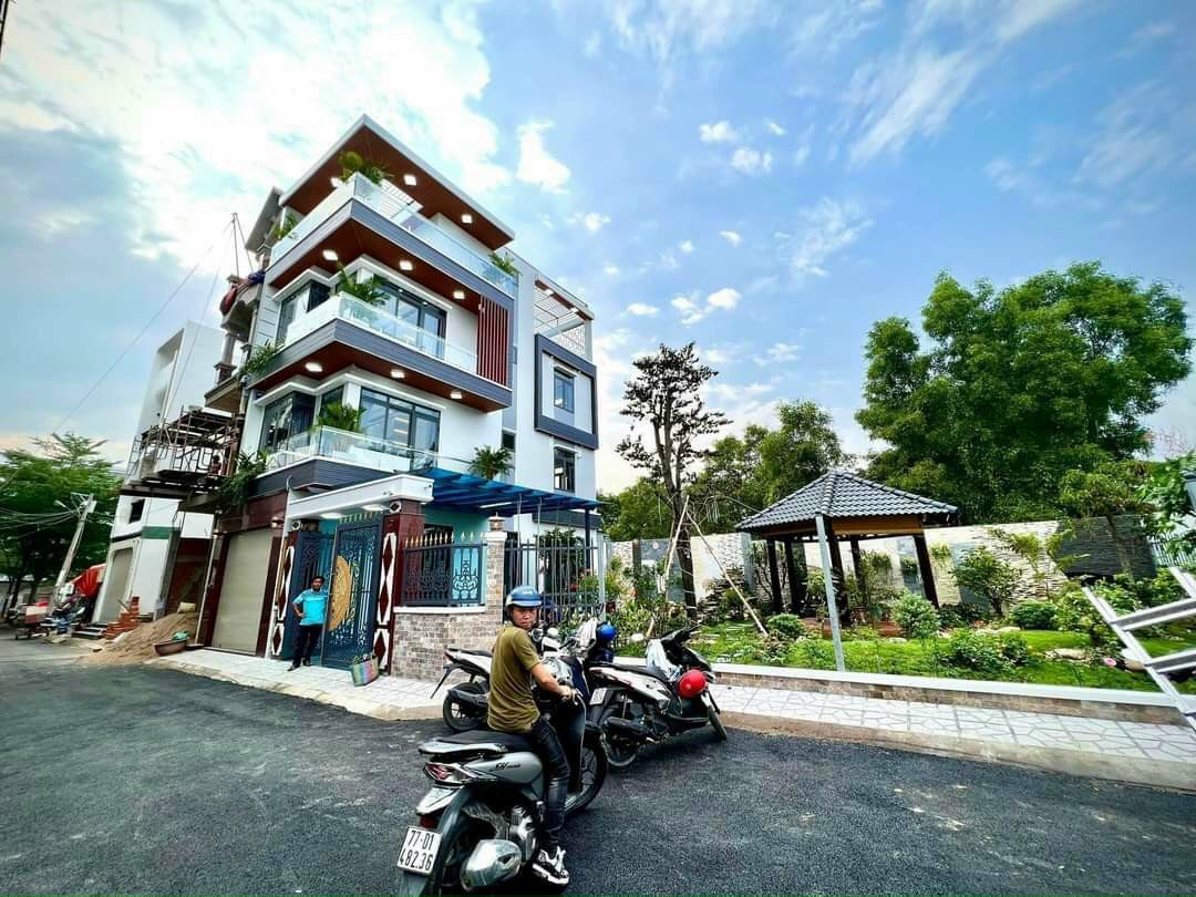 Bán nhà phố sân vườn rộng - Khu dân cư The Sun - Huỳnh Tấn Phát, Nhà Bè