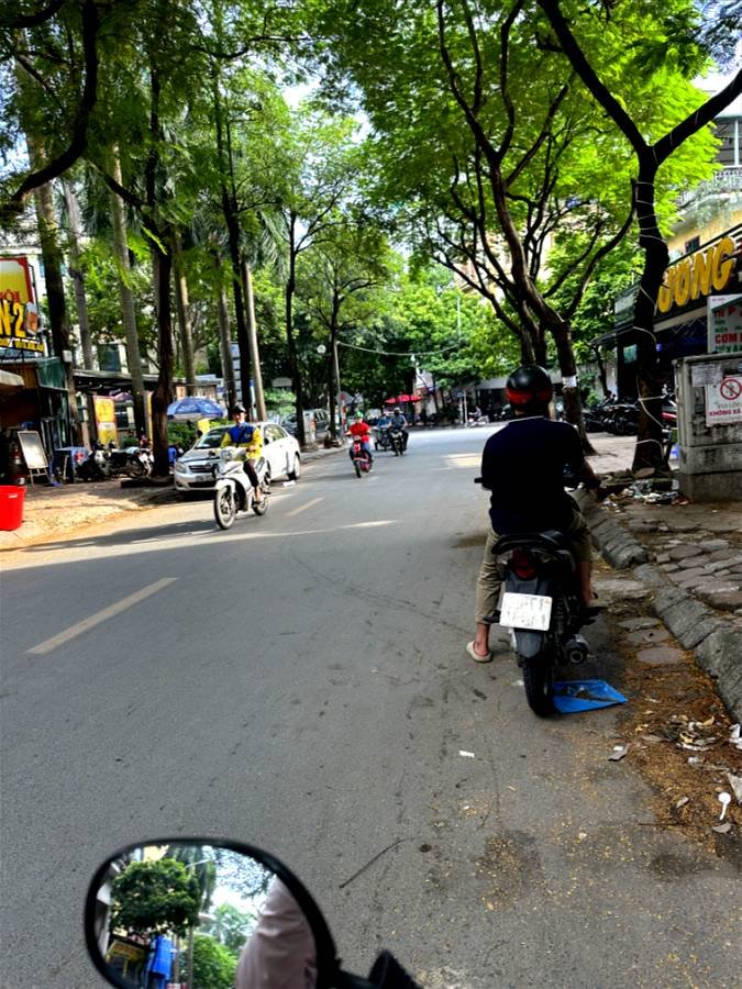 Bán Nhà Phố Dịch Vọng Hậu Quận Cầu Giấy. 210m Xây 6 Tầng Mặt Tiền 13m Nhỉnh 69 Tỷ. Cam Kết Ảnh Thật Mô Tả Chính Xác.