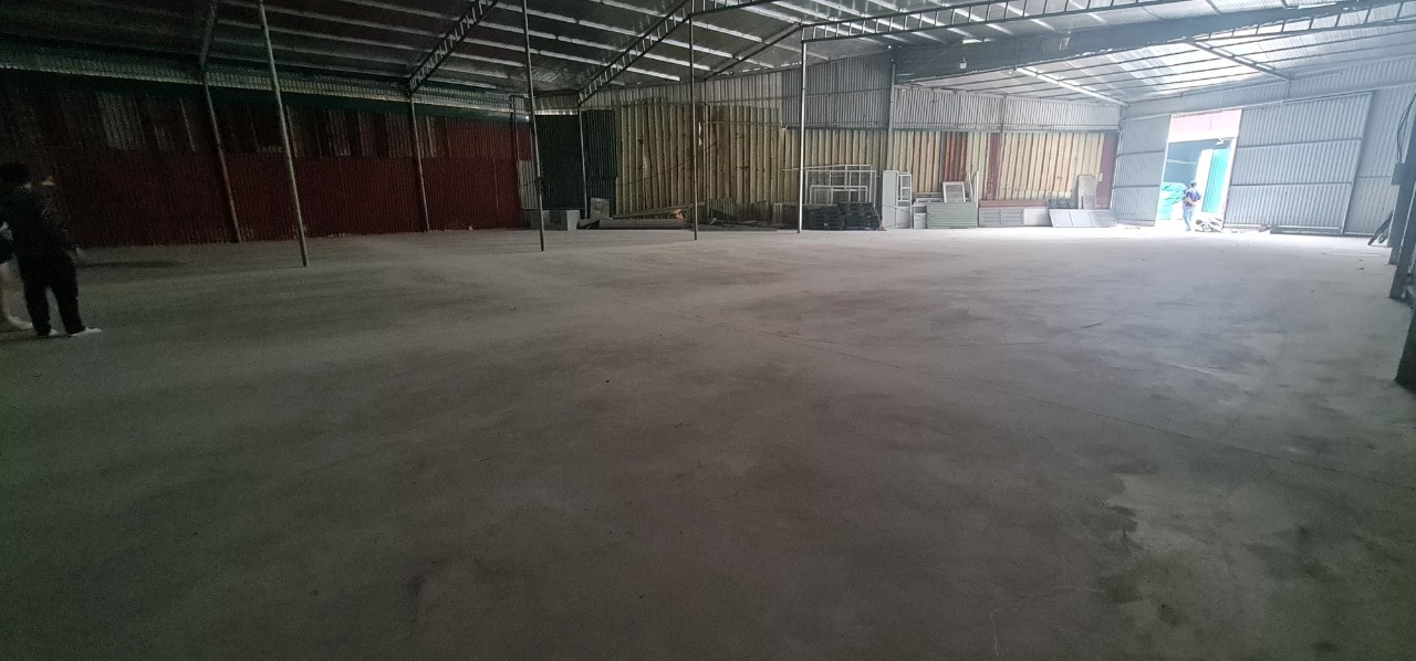 Cho thuê kho, điểm trưng bày hàng hóa tại mặt đường Nguyễn Xiển, diện tích 800m xe container đỗ cửa