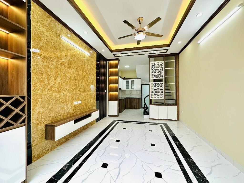 Bán nhà Tư Đình. 62m2 * 4 tầng * 10 tỷ. ô tô tránh, Kinh Doanh.