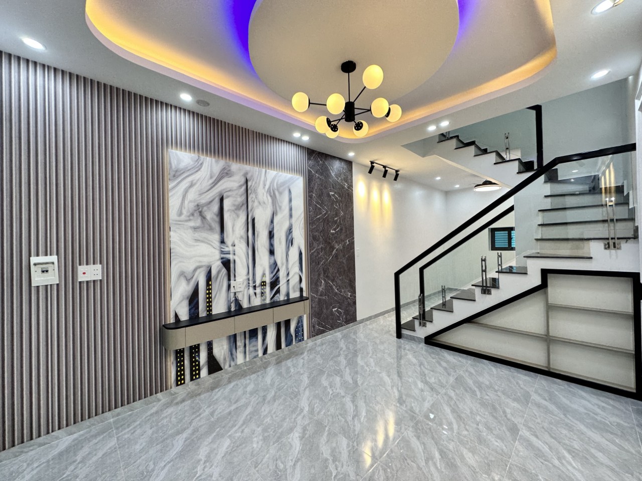 Bán nhà phố ĐÌnh Đông, diện tích 35m 3 tầng mới tinh GIÁ 2.29 tỉ sát mặt đường