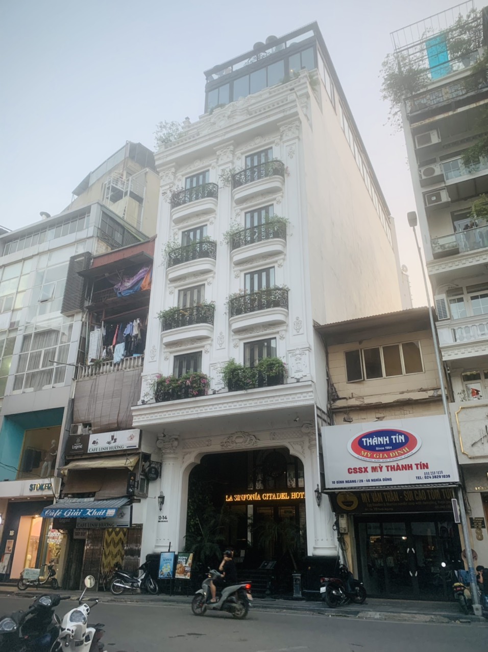 Khách Sạn Classic Cực Đẹp Phan Đình Phùng 75 Tỷ 17P 9 Tầng Xây Mới