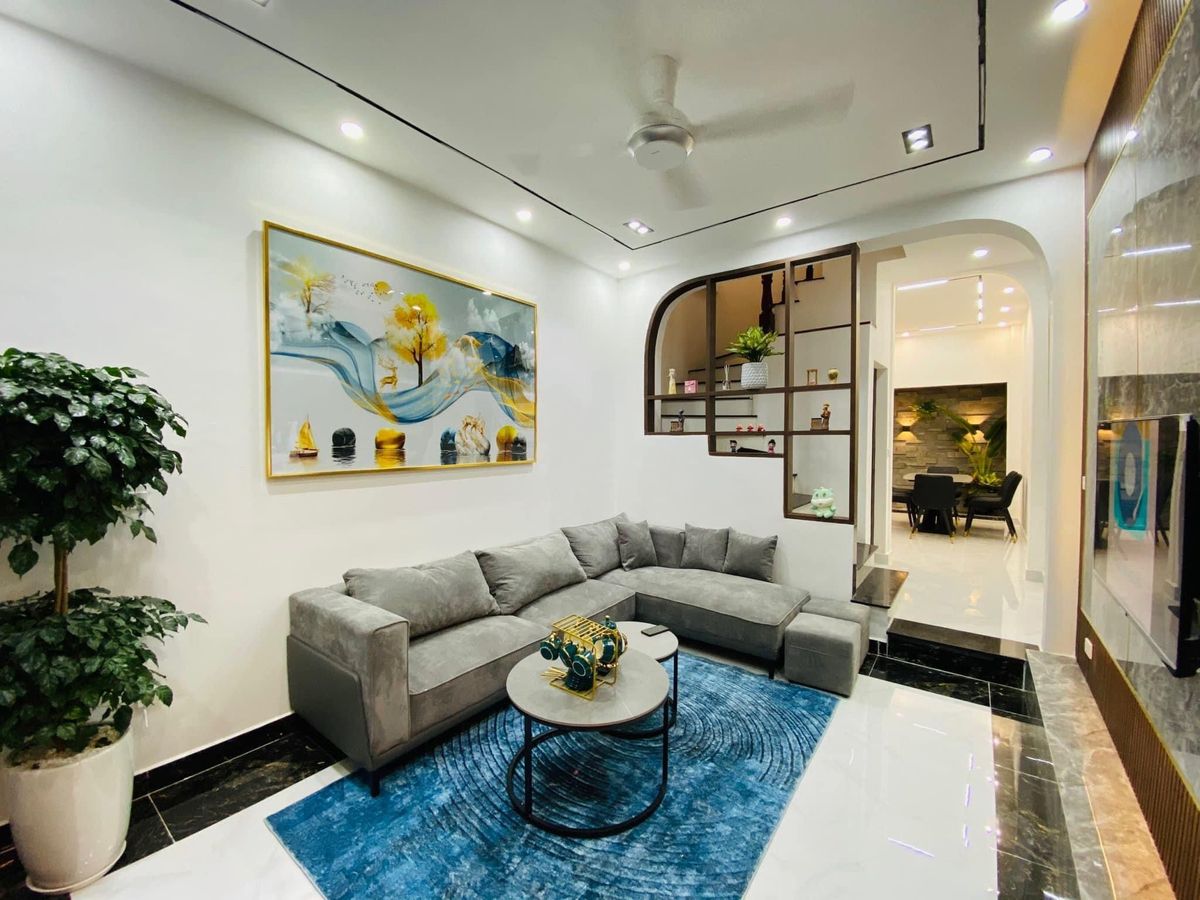 - Bán gấp nhà khu vực Nguyễn Lương Bằng, Đống Đa. Diện tích 40m2*4T, mặt tiền 3.8m, giá 6.95 tỷ.