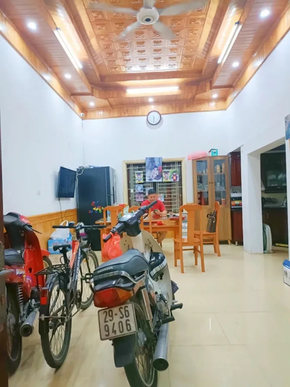 - Bán gấp nhà khu vực Nguyễn Lương Bằng, Đống Đa. Diện tích 40m2*4T, mặt tiền 4m, giá 8.5 tỷ.