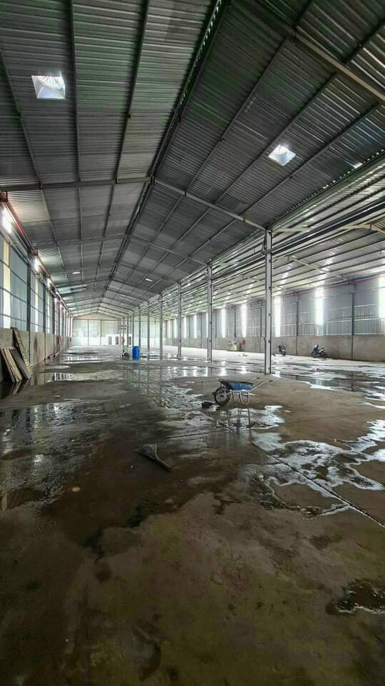Nhà xưởng cho thuê Tân Uyên BD, Tổng diện tích: 2000m².Diện tích xưởng: 1700m², Văn phòng: 160m².Đường xe công, điện