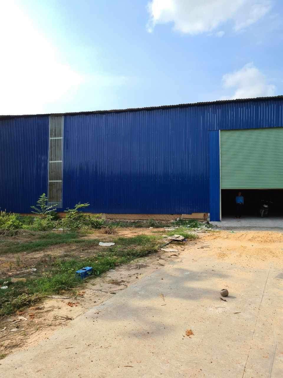Cho thuê xưởng Tân Uyên Bình Dương.Diện tích đất: 1800m².Diện tích xưởng: 1350m².Đường xe container, bình điện 250kVA