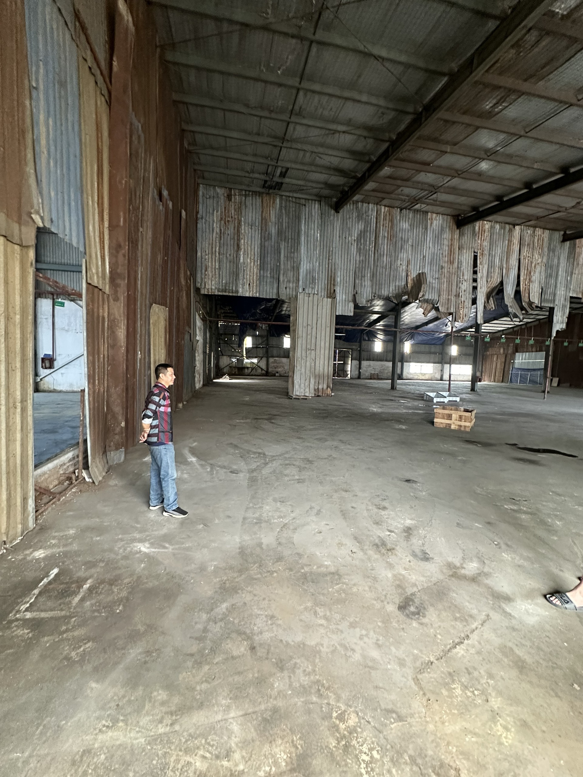 Cho thuê kho xưởng tại KCN Cao Hòa Lạc , Hà Nội cần cho thuê . Diện tích 3350m, khung Zamil cao 9m , sẵn điện 3fa giá