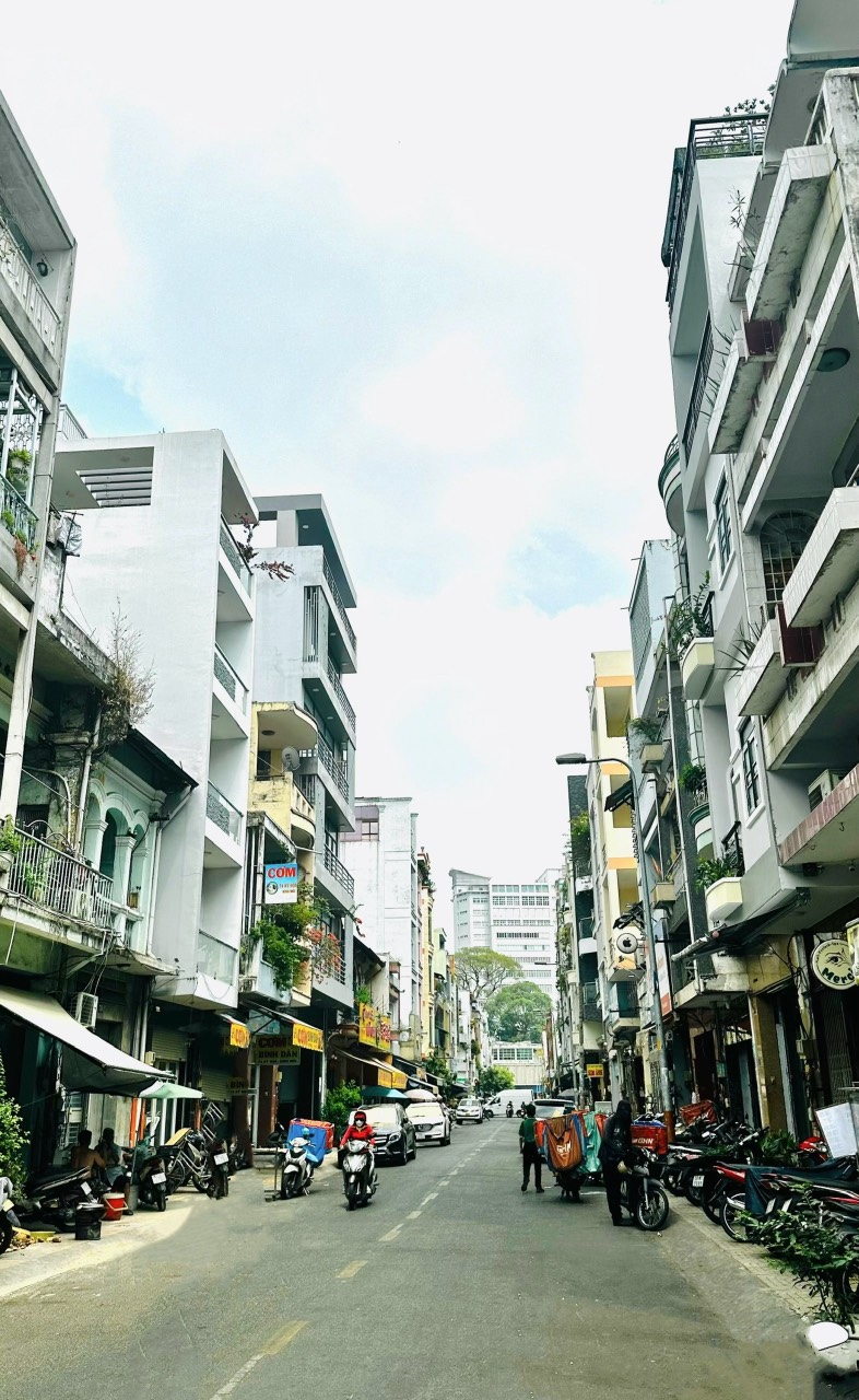 Bán Nhà mặt tiền đường Ký Hoà, P11 Q5.