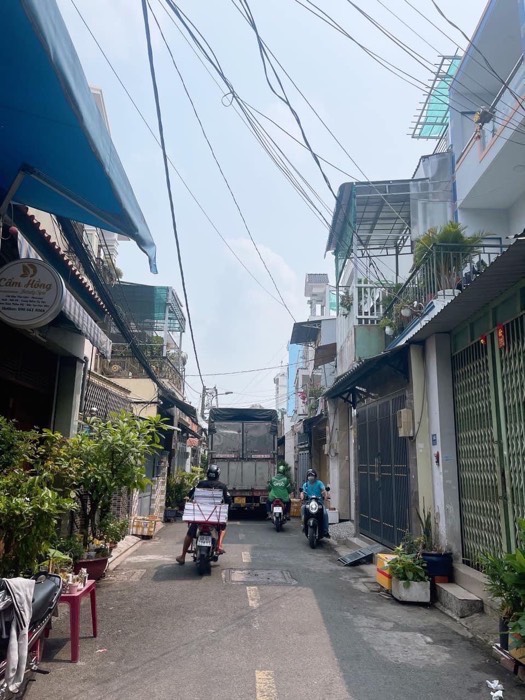 bán nhà mặt tiền đường gần lê văn quới , quận bình tân ,Dt 82m2 ( 8x13 ) x2 tầng Giá 8.5 tỷ