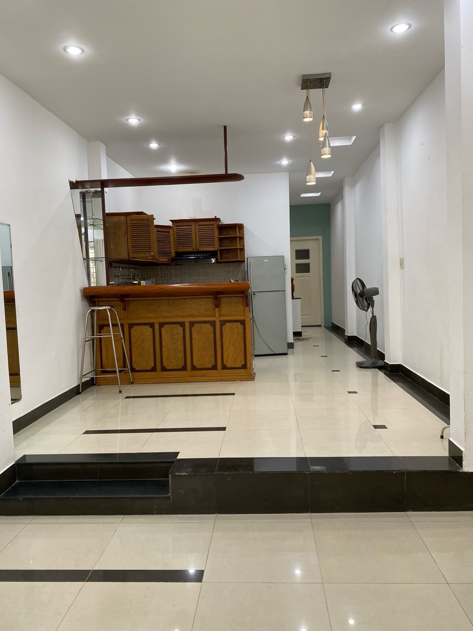 CỰC RẺ - Cho thuê nhà mặt tiền 2 tầng có nột thất tại Nha Trang. DTSD 150m2