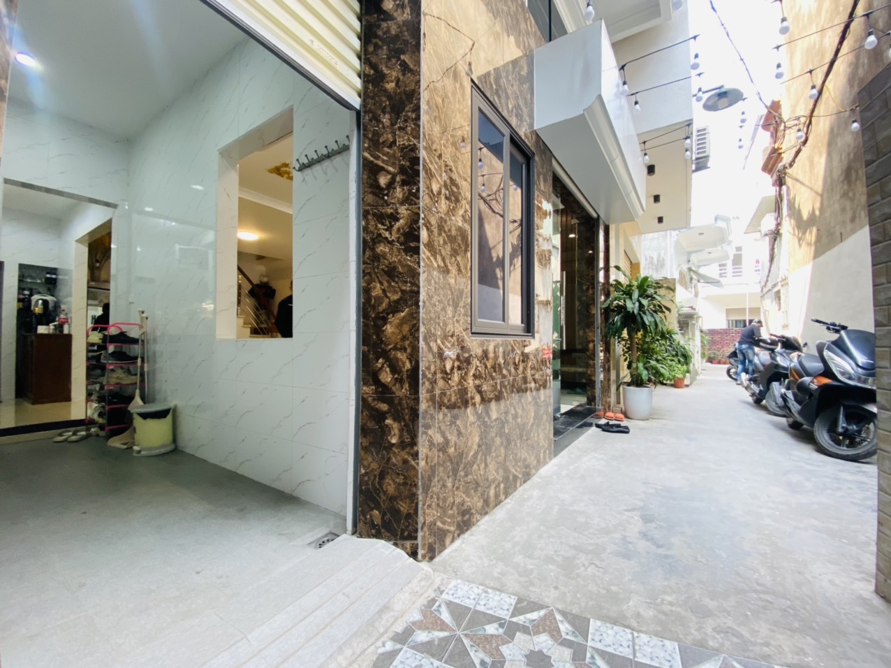 Bán nhà ngõ 98 ĐÌnh Đông, diện tích 42m 3 tầng ngõ nông GIÁ 2.38 tỉ có sân riêng