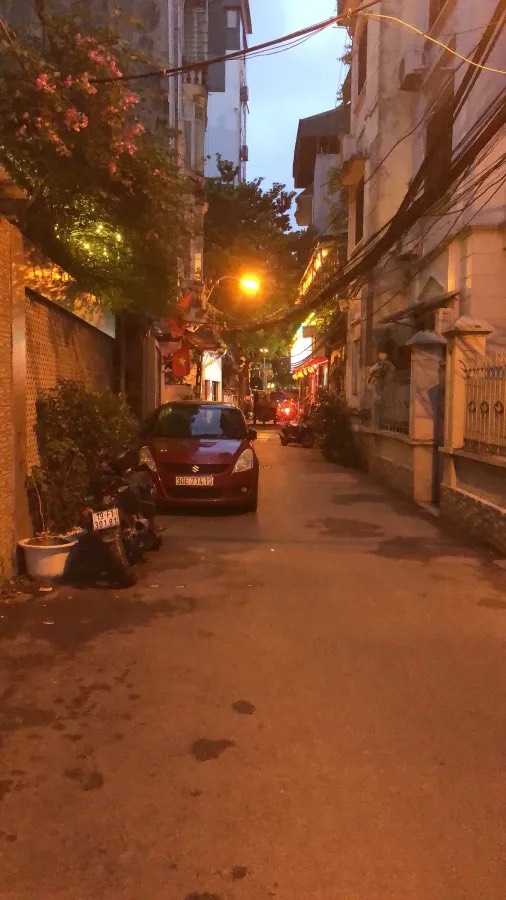 Bán nhà Nguyễn Ngọc Vũ, Cầu Giấy, 10m ô tô tránh, ngõ nông, thông tứ tung, 71m2. 7.7 tỷ