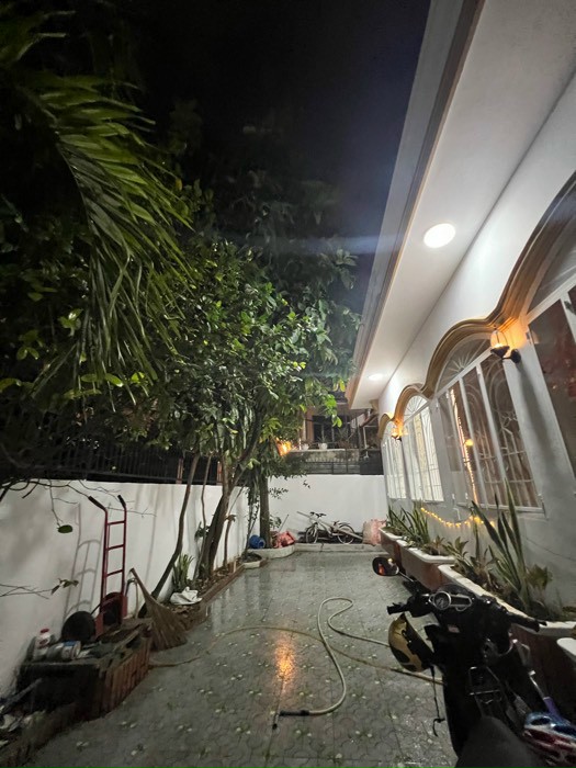 BÁN BIỆT THỰ CỔ - CÁCH MT 30M - TRỤC THẲNG - XE HƠI 7 CHỖ NGỦ TRONG NHÀ