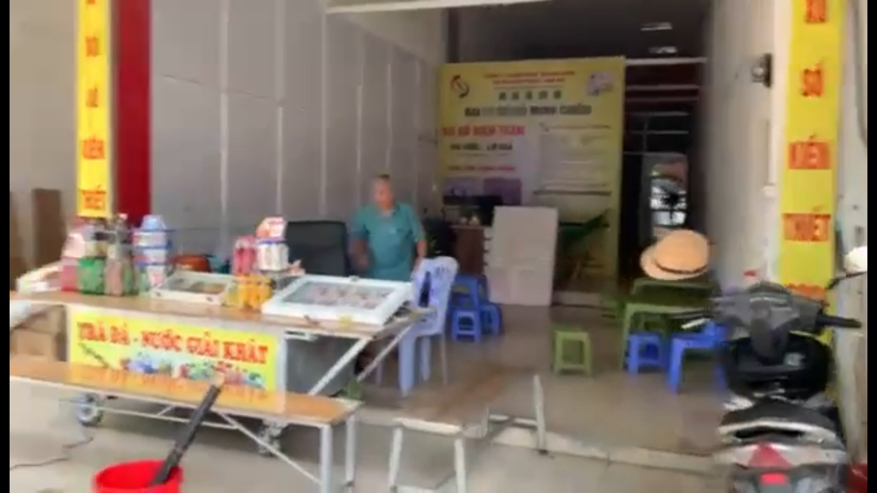 Chính chủ cần bán gấp nhà đất Phố Yên 3 lô liền kề, hai mặt tiền ( có thể bán từng lô ) trên đất có sẵn nhà đang cho