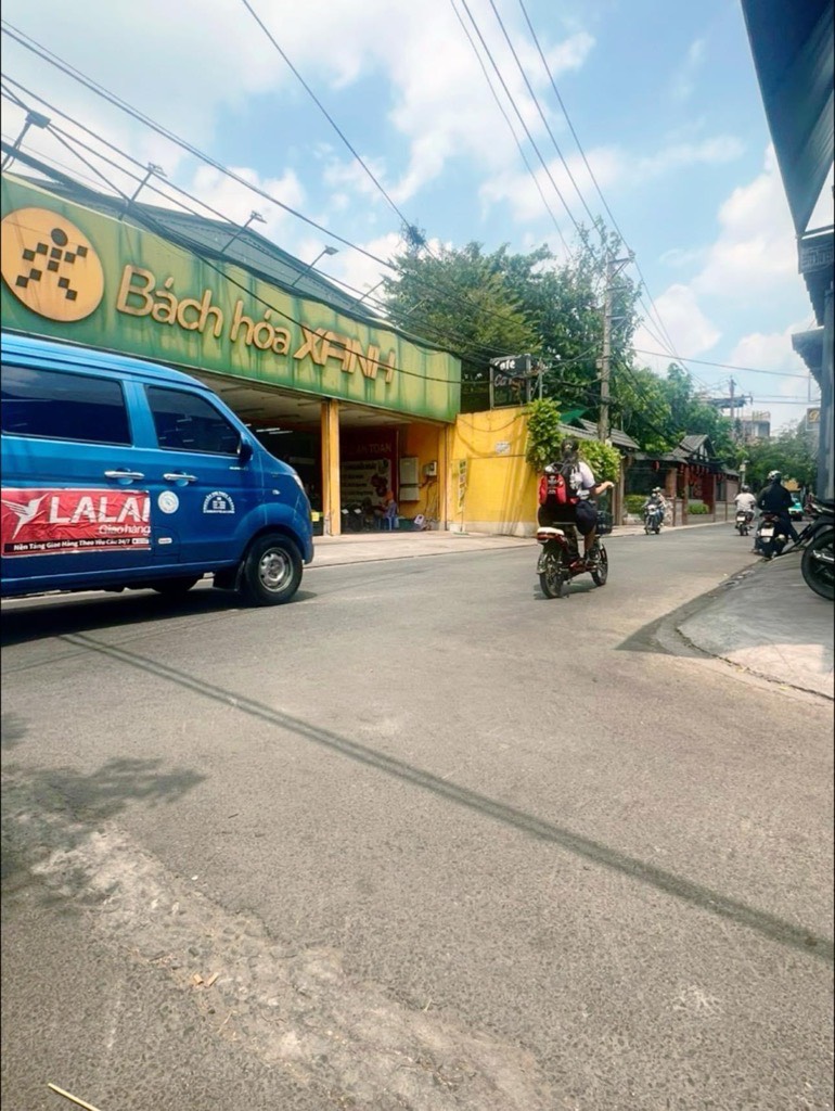 Bán nhà hxh gần đường số 4 p.BHHA , quận bình Tân Dt 30m2 (4x8) x 2 tầng Giá 2.45tỷ