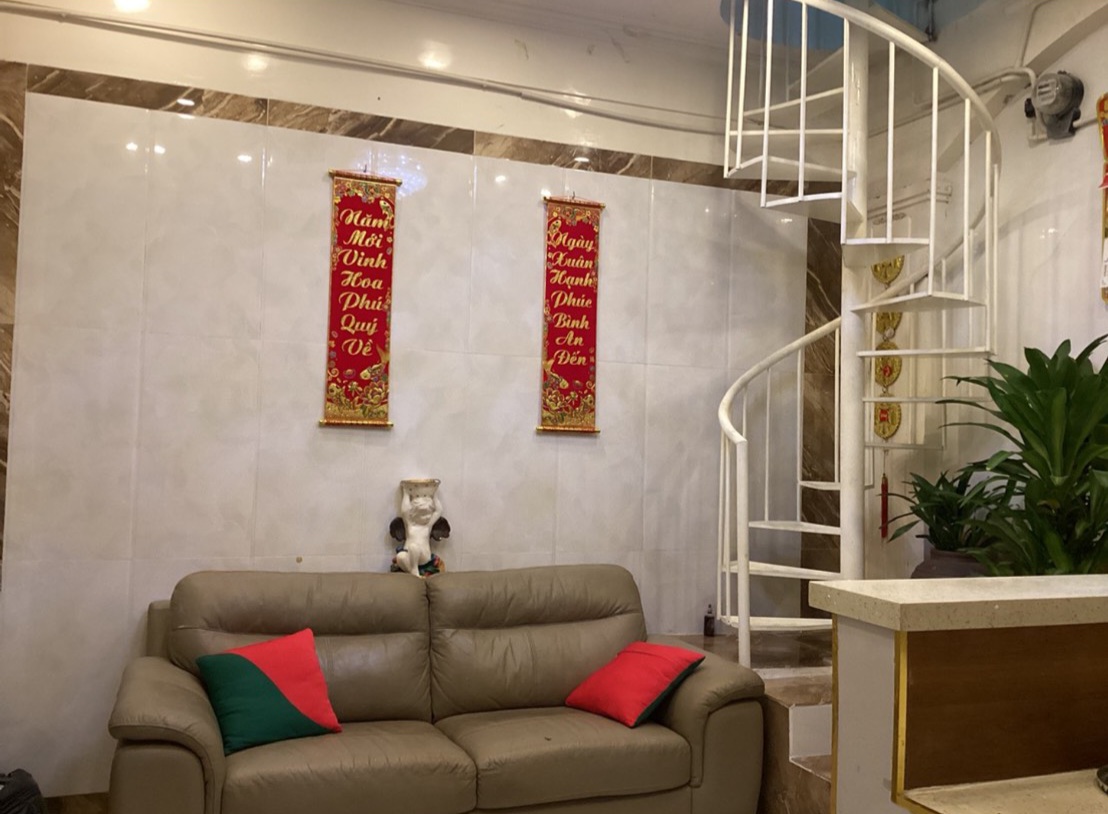 Nhà cho thuê Hồng Lạc, Tân Bình, 3 tầng, 2 PN, 80m2 sử dụng, giá 8.3tr.tháng