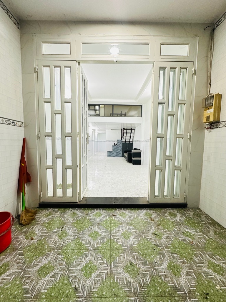 Cần bán nhà Lạc Long Quân tân bình -45M2 - HẺM XE HƠI LÝ THUYẾT - 2 TẦNG - AN NINH - CHỈ NHỈNH 5 TỶ