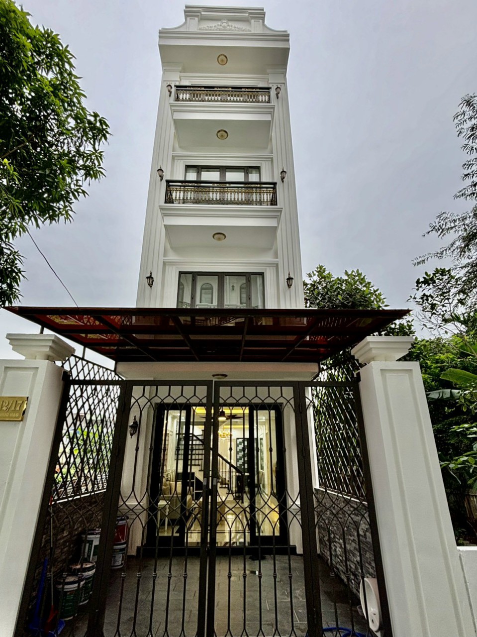 Bán nhà xây mới tinh độc lập sân cổng phố Khúc Thừa Dụ, 73m 4 tầng GIÁ 4.8 tỉ