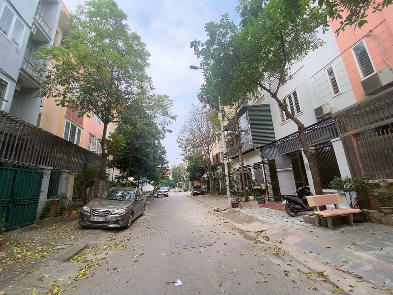 Bán nhà Liền Kề Văn Khê Hà Đông 83 m 5 tầng mt 5 m phân lô ô tô tránh kd văn phòng 12 tỷ 5