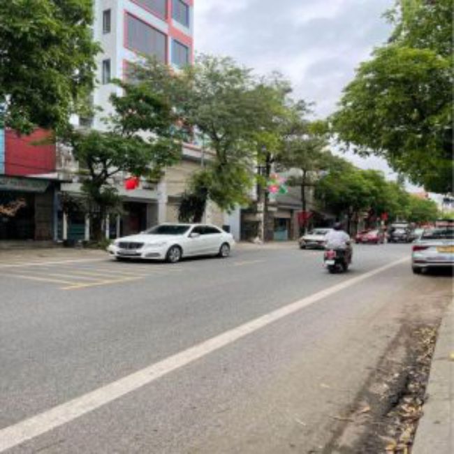 Bán mảnh đất tặng nhà cấp 4 trên phố Vân Trì, Vân Nội, Đông Anh, Hà Nội