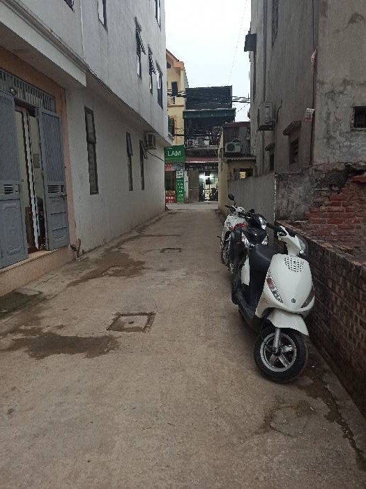 Nhà Gần Phố Ngô Gia Tự, Ngõ Nông, Bãi Ô Tô Gần Nhà, DT 38m2 x5 Tầng, Chỉ 3,8 Tỷ