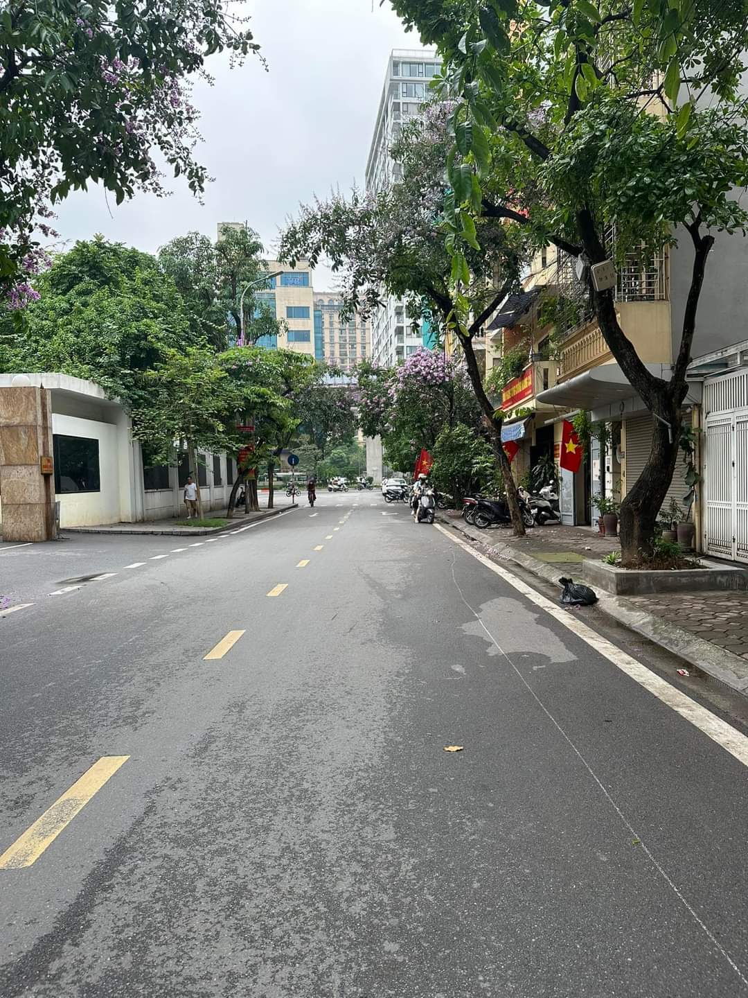 View Quận Ủy Đống Đa, Siêu Phẩm Phố Hoàng Cầu. 146m x 3T x 6,7m. Giá hơn 60 tỷ