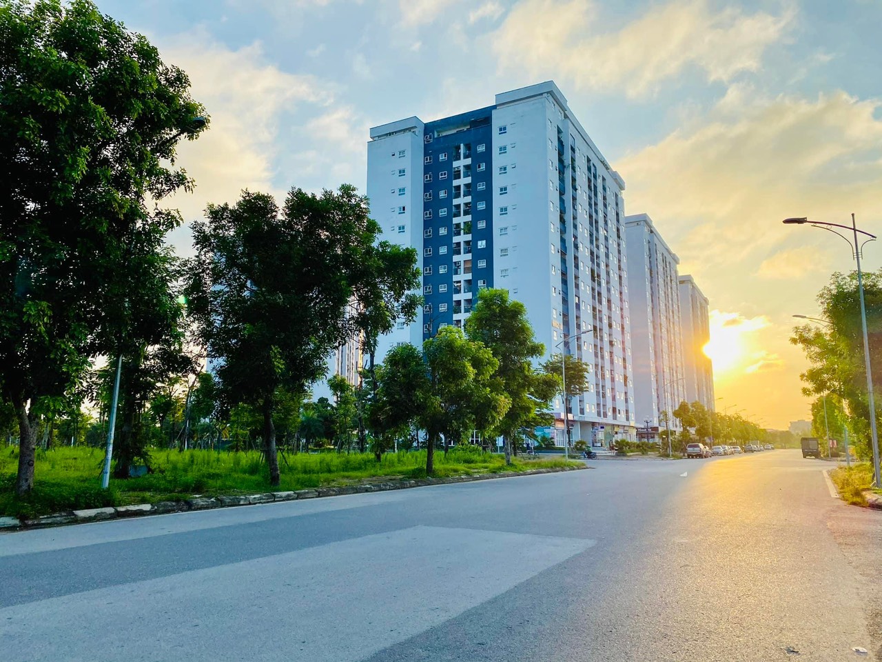 Tôi chuyển xuống mặt đất nên cần bán lô B1.1 BT03-05 tại đô thị Thanh Hà Cienco5 thuộc quận Hà Đông, Tp Hà Nội.