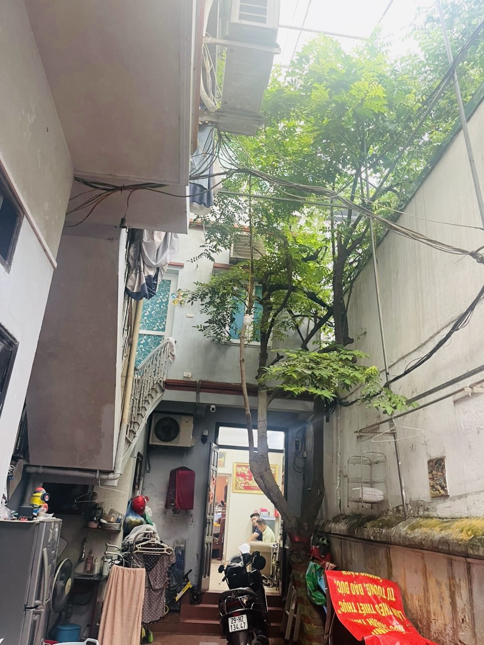 SIÊU PHẨM VÕ CHÍ CÔNG , CẦU GIẤY. DIỆN TÍCH 112M-ĐÃ XÂY KIÊN CỐ 2 NHÀ. PHÙ HỢP GIA ĐÌNH MUỐN Ở NHIỀU NGƯỜI, TIỆN CHO