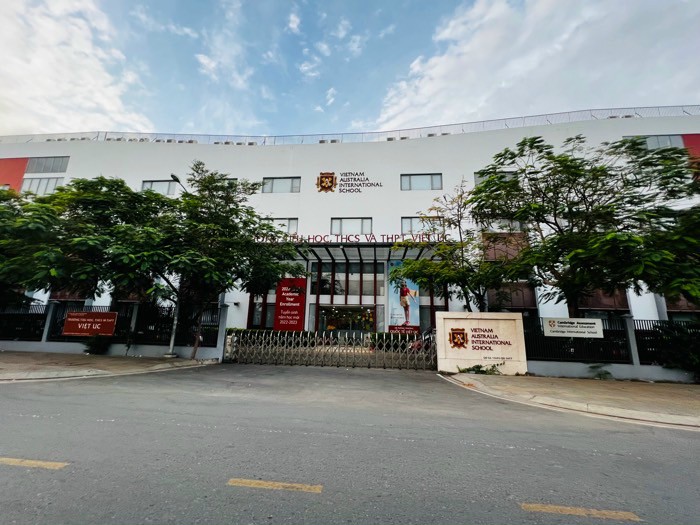 NHÀ GẤP BÁN 5 LẦU MỚI ĐẸP. HIẾM CÓ KHÓ TÌM. BÁN NHANH