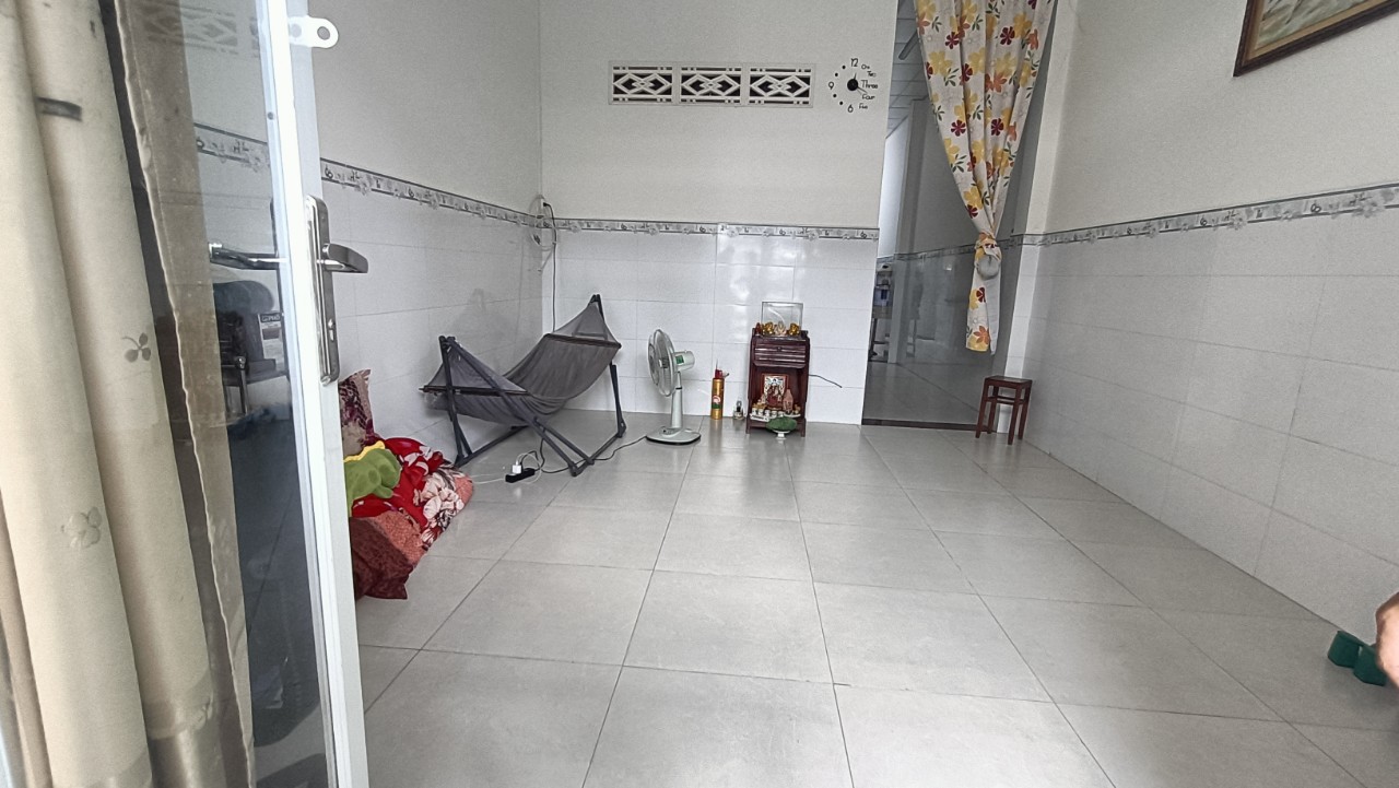 1. nhà 4,5 triệu có nội thất gần sân vận động quân khu Chính