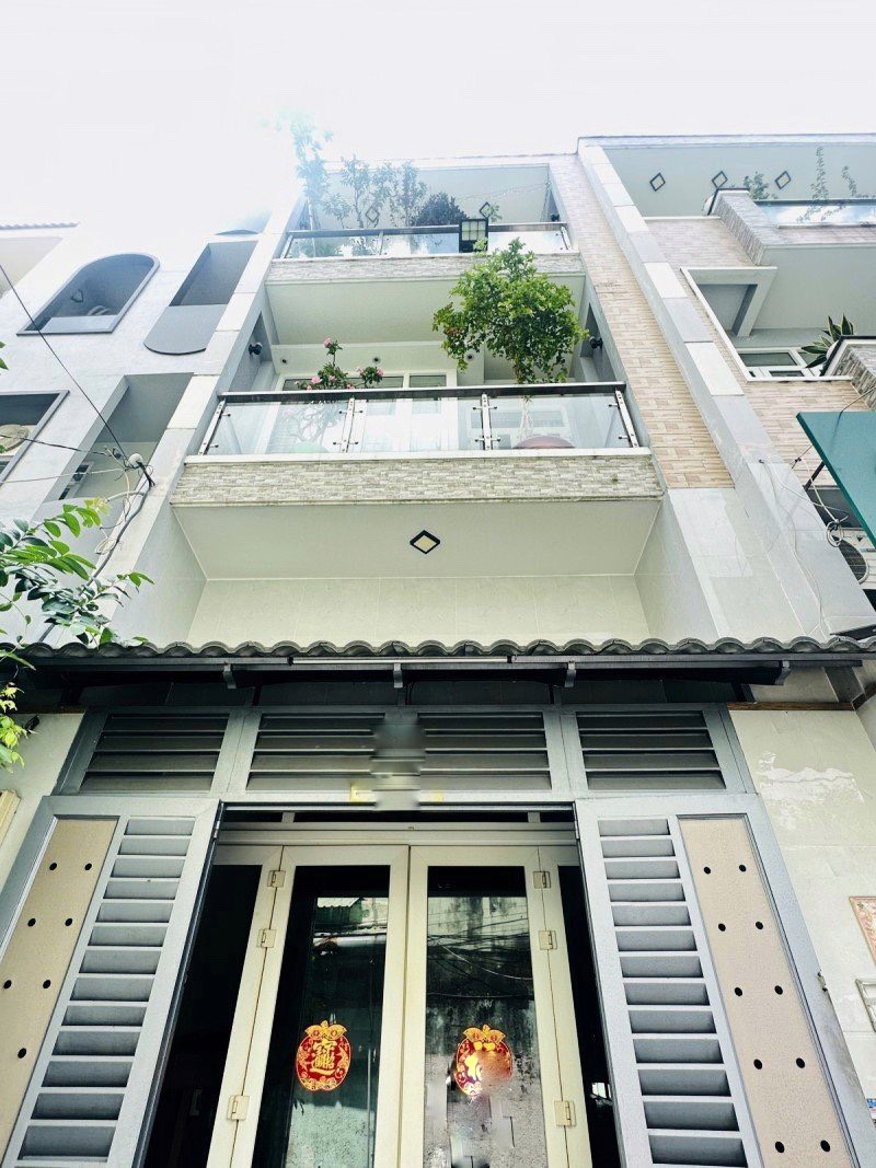 Bán nhà Lạc Long Quân, Phường 5, Quận 11 - gần Uỷ Ban - 3 tầng - 4x16- 10 tỷ