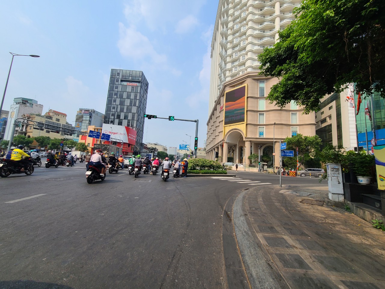 BÁN NHÀ Q3 NAM KỲ KHỞI NGHĨA HXH 100M2 (7.7 X 13 ) GPXD 7TẦNG 23.5 TỶ