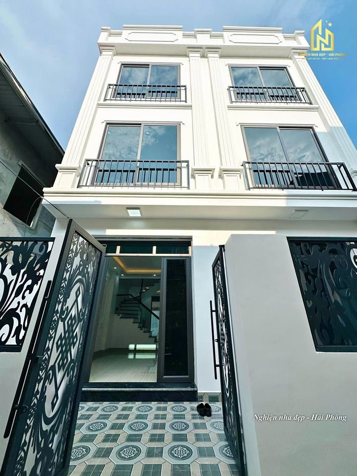 Bán nhà xây mới ngõ 33 Chợ Hàng, diện tích 50m 3 tầng lô góc GIÁ 2.45 tỉ, có sân riêng