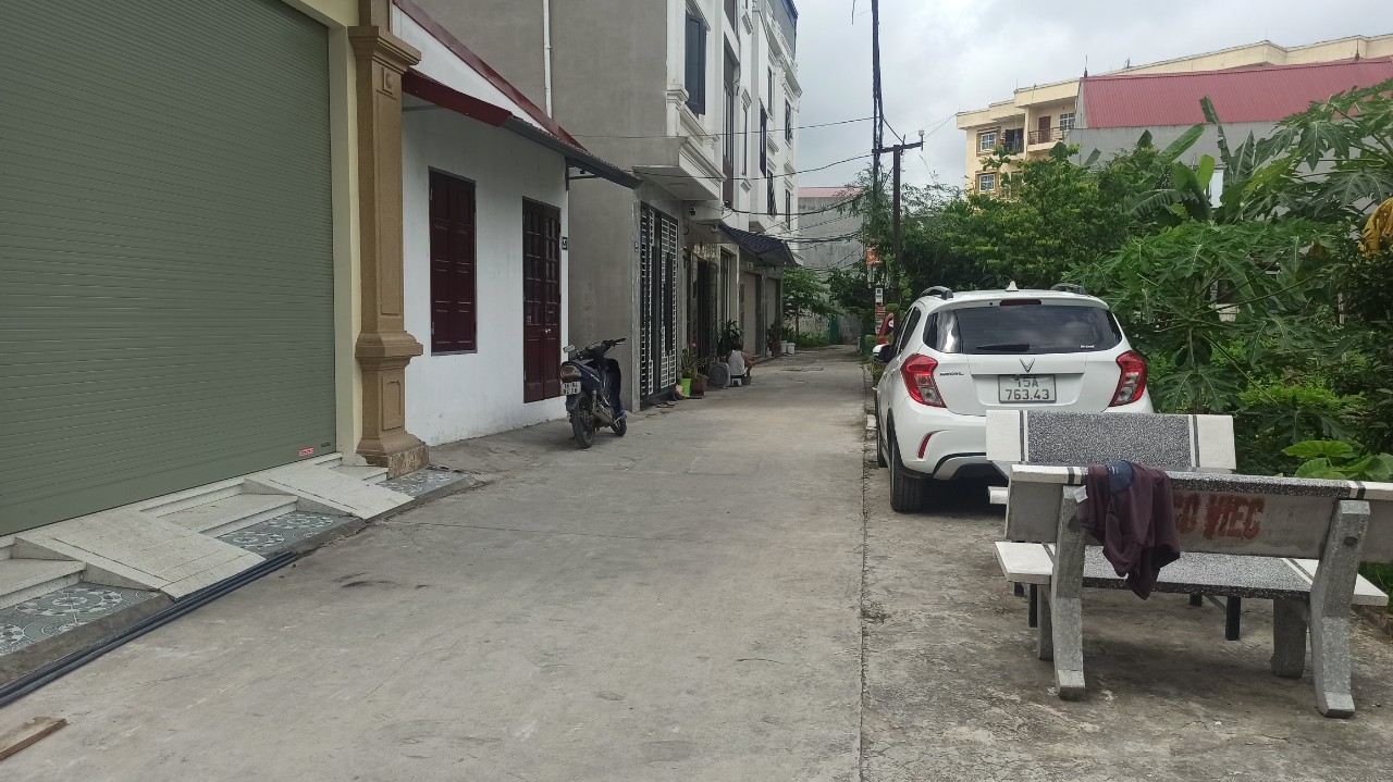 Bán đất mặt ngõ Khúc Thừa Dụ 2, diện tích 83m GIÁ 2.7 tỉ ô.tô đỗ cửa cực đẹp