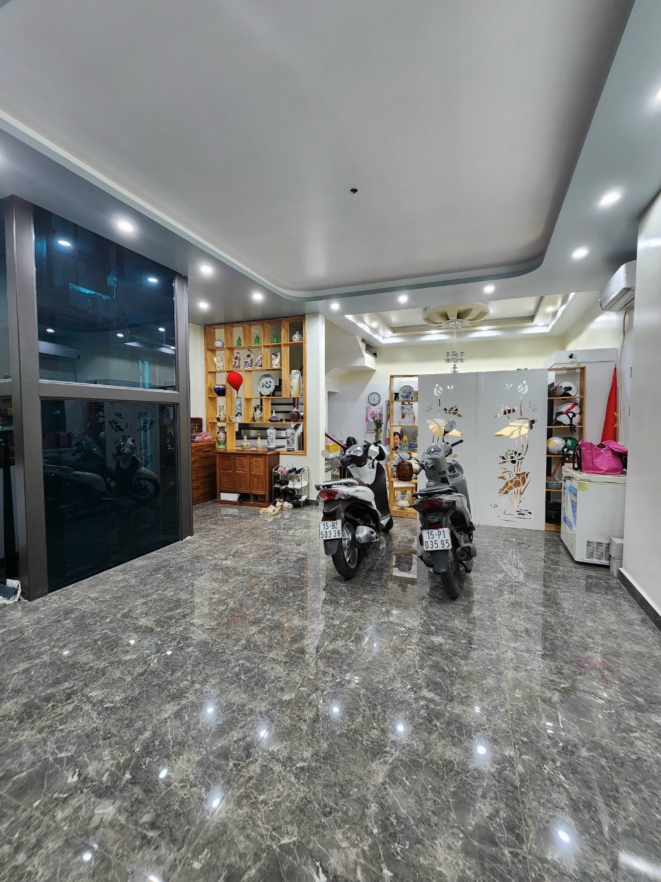 Bán nhà mặt ngõ tuyến 2 Lạch Tray, diện tích 68m 4 tầng Thang Máy GIÁ 6.8 tỉ lô góc cực đẹp