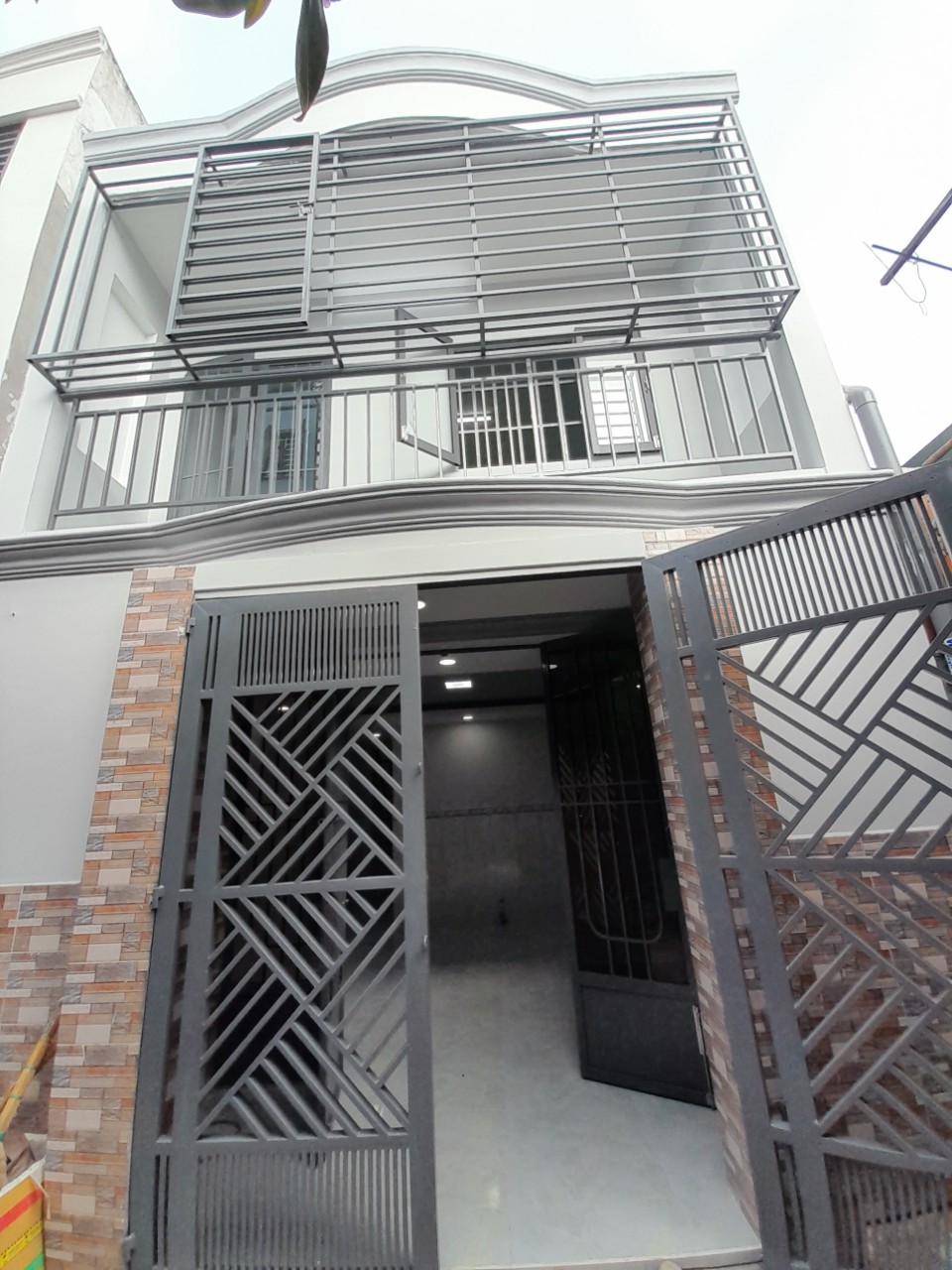 Bán nhà ĐS 5 BHH 5x10 trệt 1 lầu nhà đẹp hẻm 6m gần chợ 26 tháng 3 Eon Tân Phú.