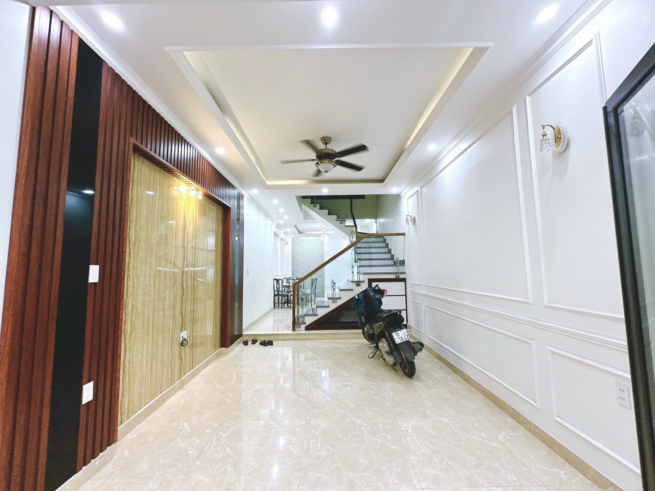 Bán nhà mặt đường Lực Hành, diện tích 57m 4 tầng GIÁ 4.6 tỉ vị trí kinh doanh tốt