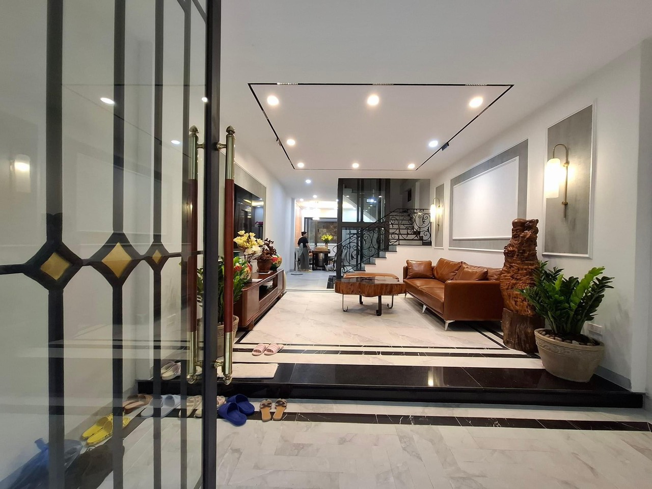 Phải nhanh ! 2 nhà ra mặt phố Hoàng Quốc Việt, ô tô tránh, ngõ thông, 2 mặt ngõ ô tô . DT 58m2