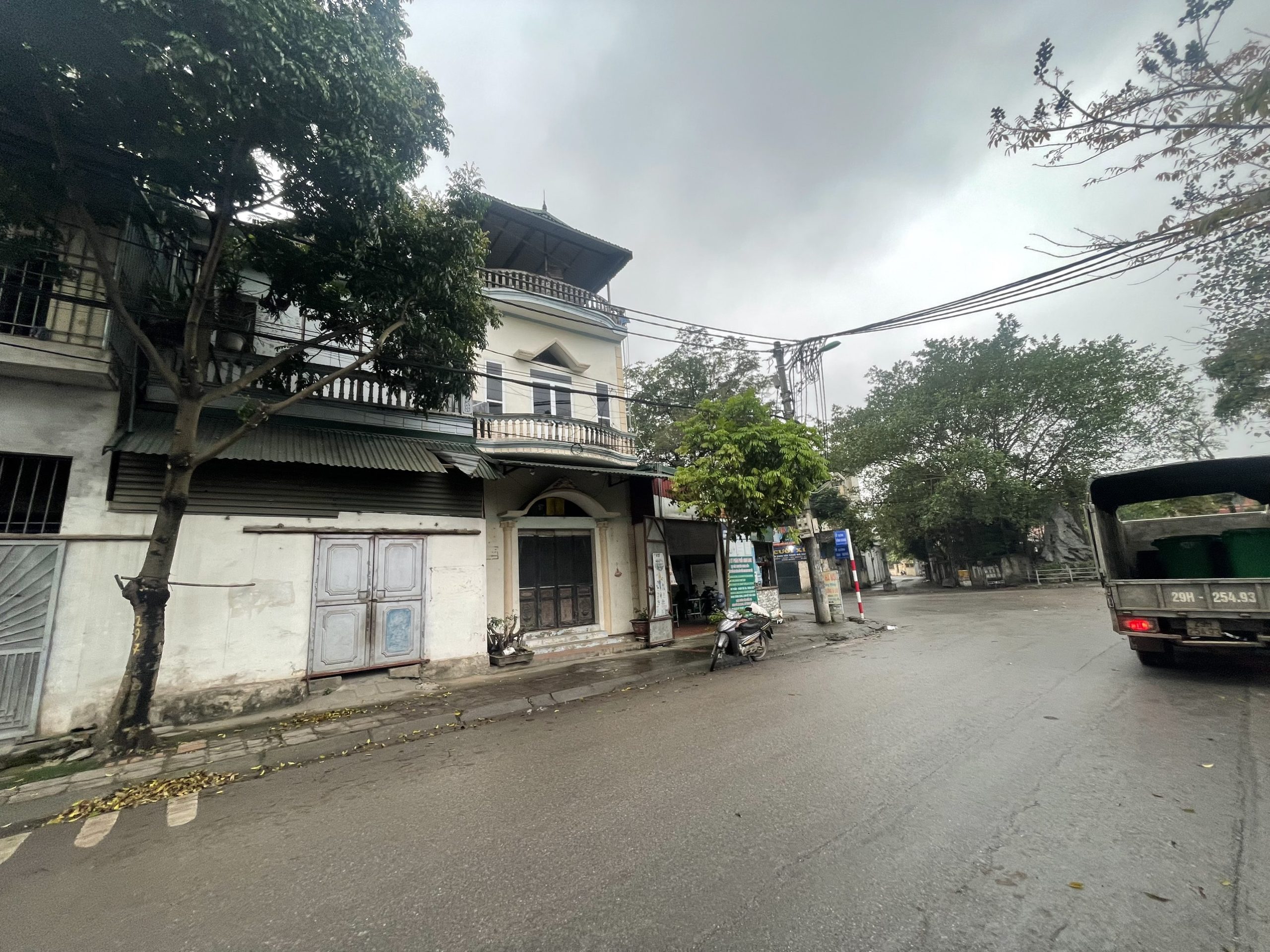 PHAN TRONG TUỆ 3 TẦNG - nhỉnh 4 tỷ DÂN XÂY - Ô TÔ ĐỖ CỬA - 50 mét ra TRÁNH (51 mét, mặt tiền 3.7m)